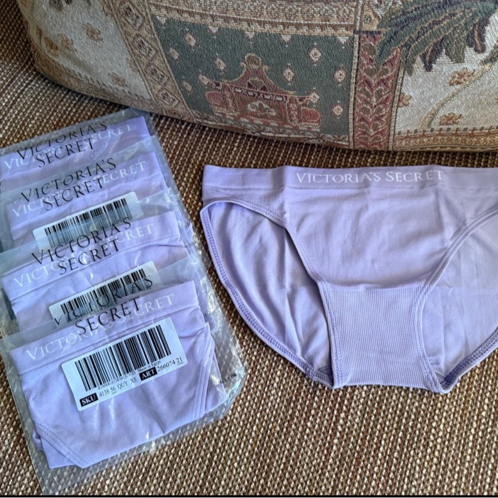 ✅Victoria's Secret - Lavender
Hiphugger Pantie Sets!